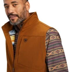 Ariat® Men's Logo 2.0 Chestnut Softshell Vest 10041620 6 Ariat® Men's Logo 2.0 Chestnut Softshell Vest 10041620 -Ariat Style F22 MNS WEST 10041620 detail01