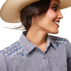Ariat® Ladies R.E.A.L Billie Jean Embroidered Chambray Shirt 10043451 16 Ariat® Ladies R.E.A.L Billie Jean Embroidered Chambray Shirt 10043451 -Ariat Style S23 WMS WEST 10043451 detail02