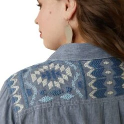 Ariat® Ladies R.E.A.L Billie Jean Embroidered Chambray Shirt 10043451 19 Ariat® Ladies R.E.A.L Billie Jean Embroidered Chambray Shirt 10043451 -Ariat Style S23 WMS WEST 10043451 detail02 plus