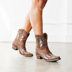 Lane Ladies Old Glory American Flag Burnt Caramel Booties LB0475B -Ariat Style lb0475b oldgloryzipbootie burntcaramel ls1 210322 800x 2b831591 2337 479e 884c 0d3ab783b957